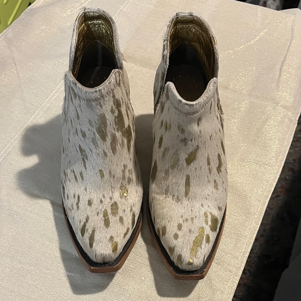 Ariat Dixon Haircalf Western Boot Gold and Cream
